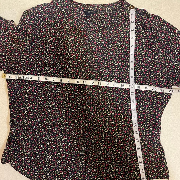 Banana republic blue small floral print button-down long sleeve blouse size XL. - Picture 5 of 6